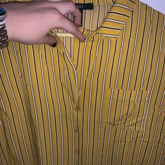 ⭐️HOST PICK⭐️ [M]👚F21 striped button up shirt - Picture 3 of 7